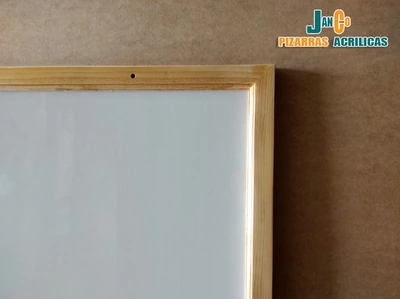 Pizarra de 120x80 acrílica con marco de madera | pizarra blanca con marco de madera