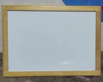 Pizarra de 34x24 acrílica con marco de madera tamaño oficio | pizarra blanca