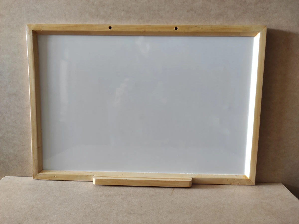 Pizarra de 60x40 acrílica con marco de madera | pizarra blanca